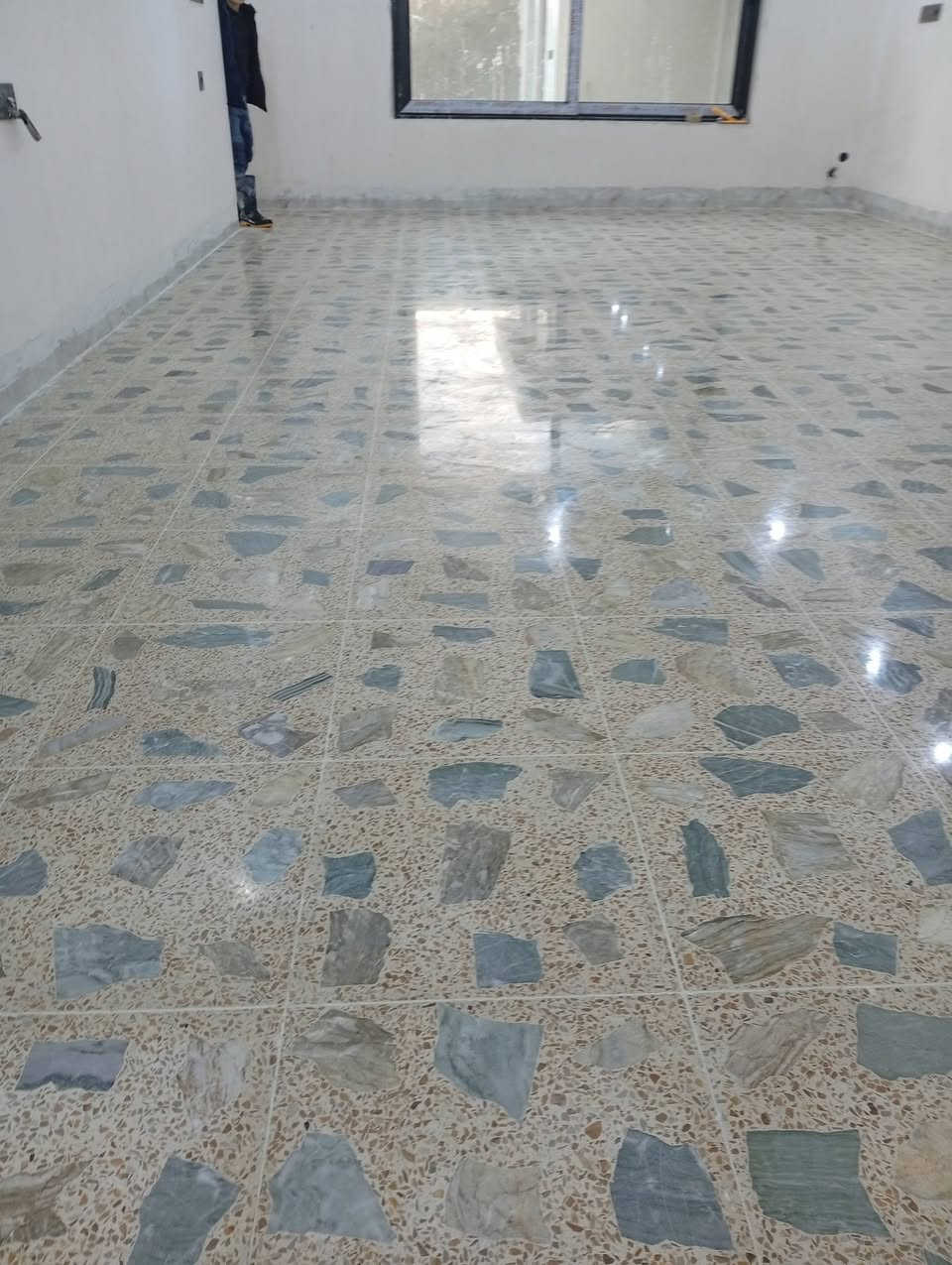 السلام عليكم جلي موقعي كل نواع ارضيه خام مرمر بورسلين موزاييك سعر مناسب صب للاستفسار ***********كركوك
