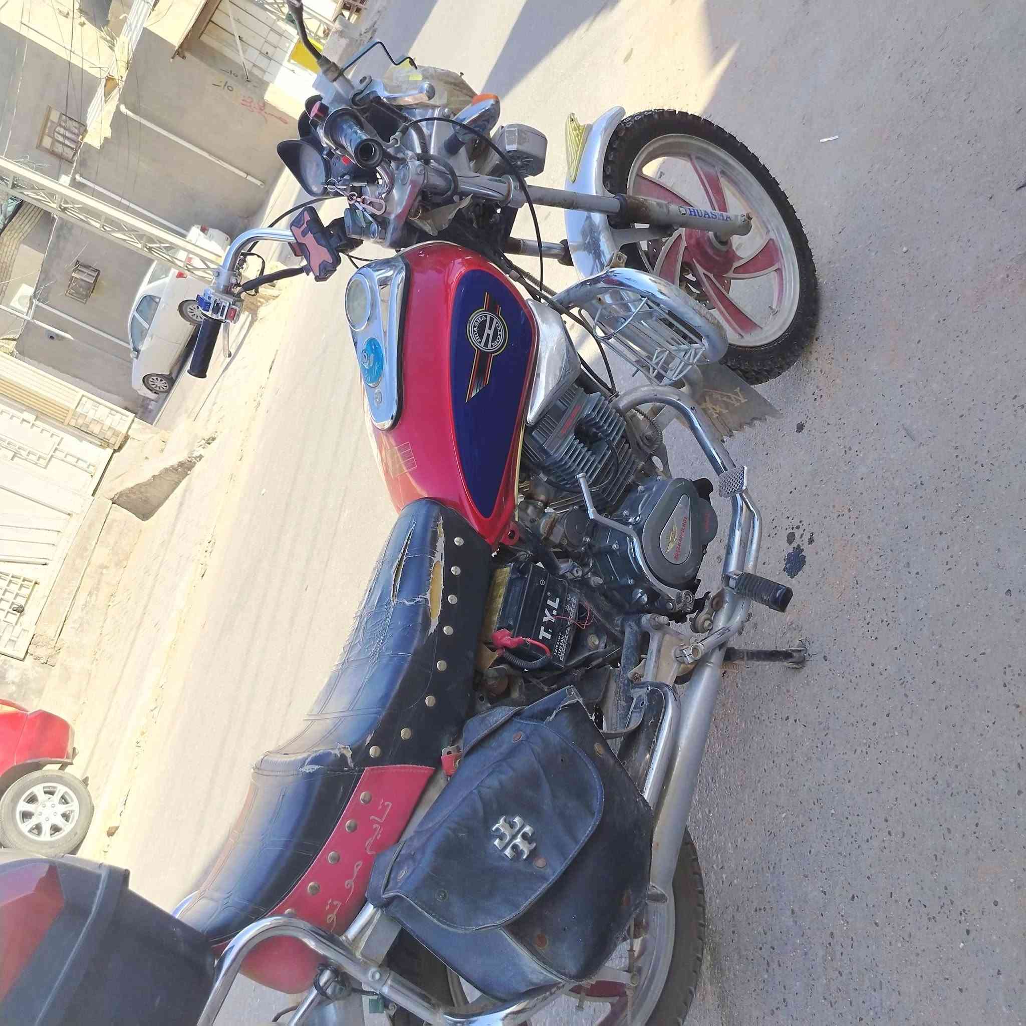 السلام عليكم
جونده موديل ٢٣ كفاله محرك وشاصي
رقم قادسيه راعيها موظف تاركها 
مكاني ديوانيه سعر واحد ٣٠٠ 
وبيها مجال لشراي 
***********

