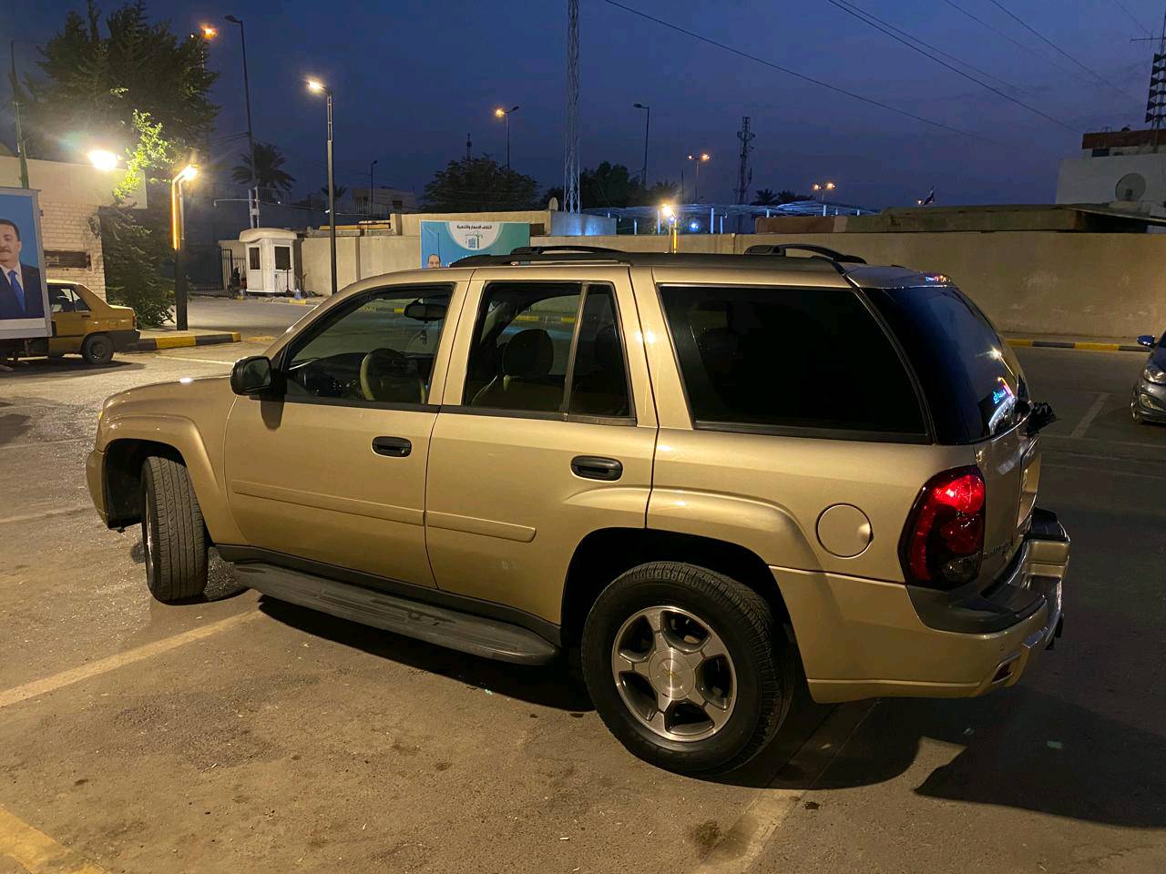 سيارة بلايزر للبيع وارد خليجي بدون حادث كلين تايتل السيارة تو ويل بدون صبغ سونار موجود سيارة بلادية نضيفة بالواقع احلة من الصور تجي وتشوف السعر 120 وبيه مجال مكاني بغداد الاستفسار على الرقم ***********