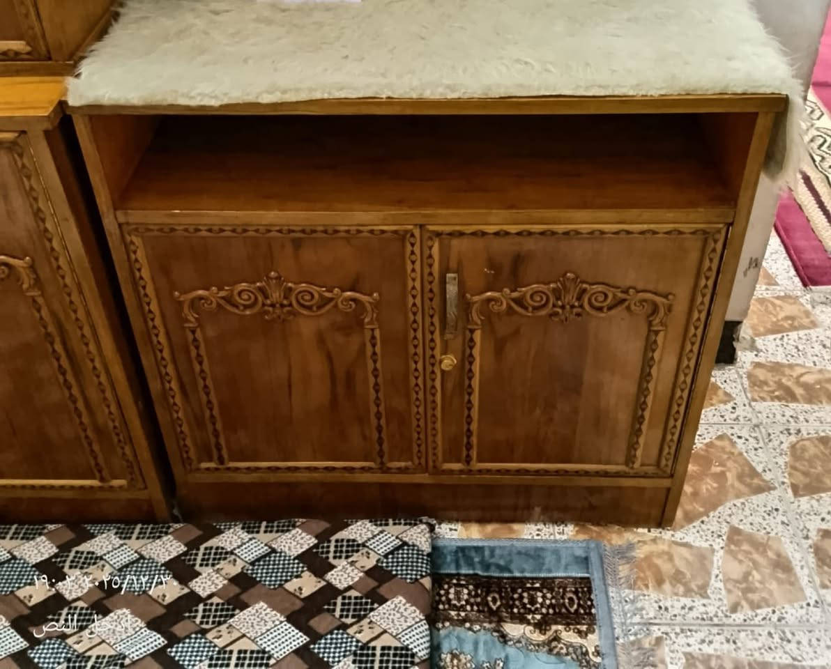 سلام عليكم 
غرفه خشاب صاج عراقي جديده 6قطع السعر مليون وبيها مجال شي قليل للاستفسار ولاتصال على الرقم 

***********
