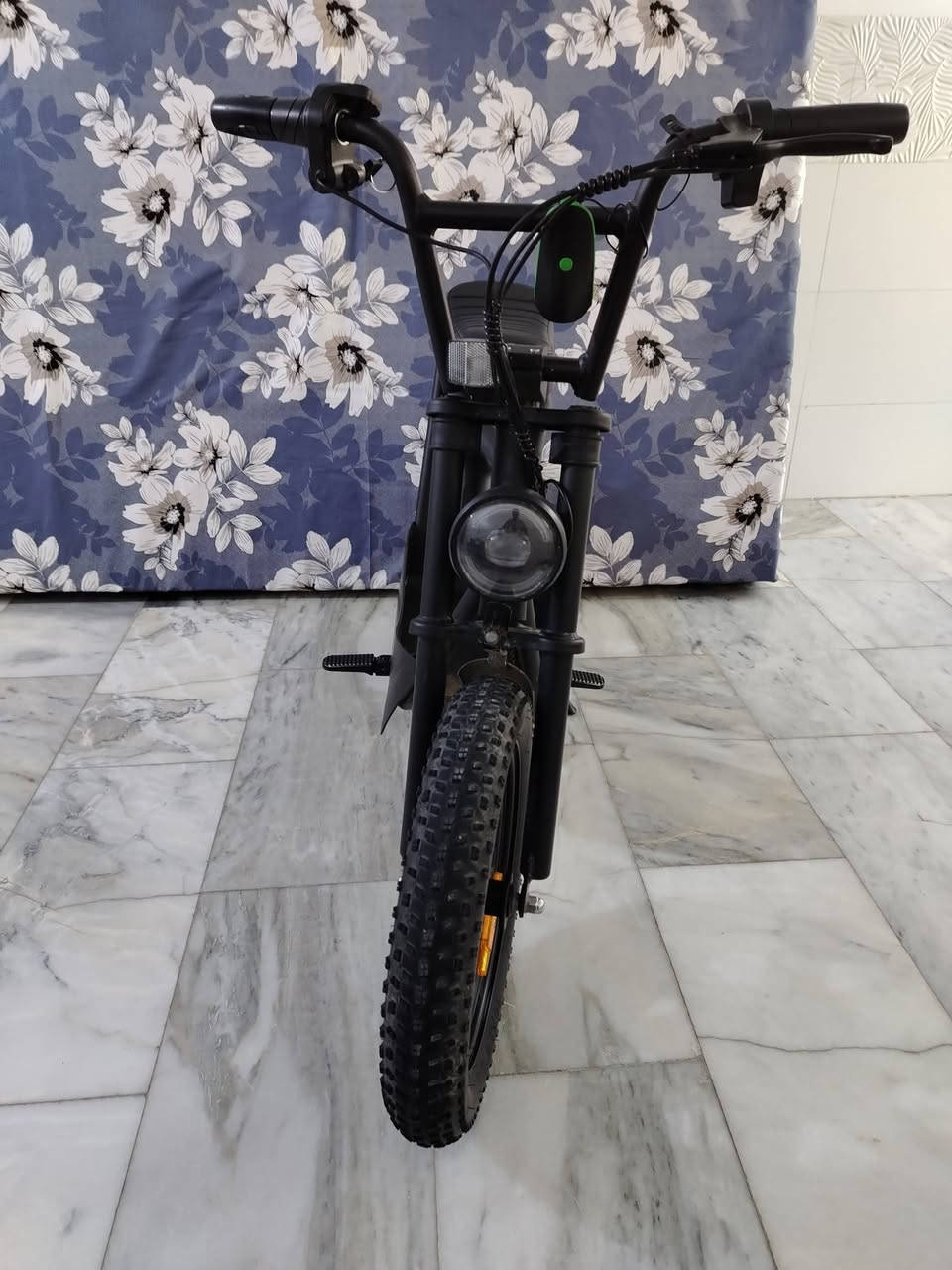 سلام عليكم دراجه شحن للبيع
مواصفات: 
سرعه: 30
ملف: 500
بك لايت
ضوء ناصي وعالي 
بطاريه كبيره لثيوم
اثنين سويجات 
جاملغ خلفي امامي 
بريك دسك 
رقم ***********
سعر 400قفل
مكاني: بغداد بياع سيديه المعالف
