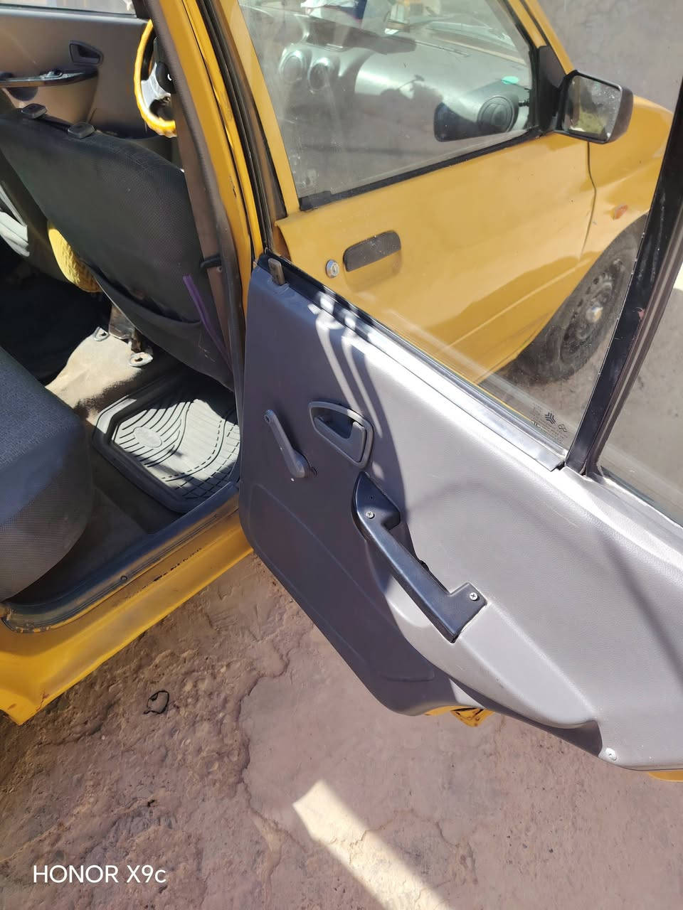 سلام عليكم اخوان عندي سايبا ١٢ بسمي رقم دولي بغداد سياره حلوه صدر خير من الله محرك جديد خير من الله كهربائي كامله كيجات كله شغاله سعر ٢٥ وبيه مجال  الشري     رقم مبايل ***********
