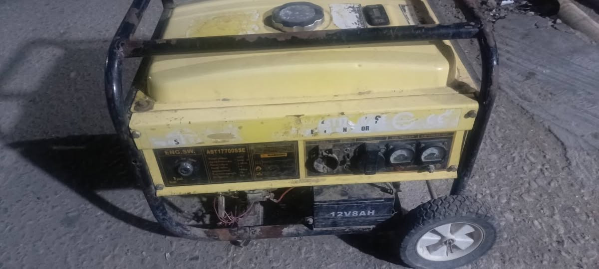 مولدة للبيع مكفوله نضيفه كلشي شغال تشتغل سلف وحبل  السعر 175 وبيها مجال للشراي ***********
