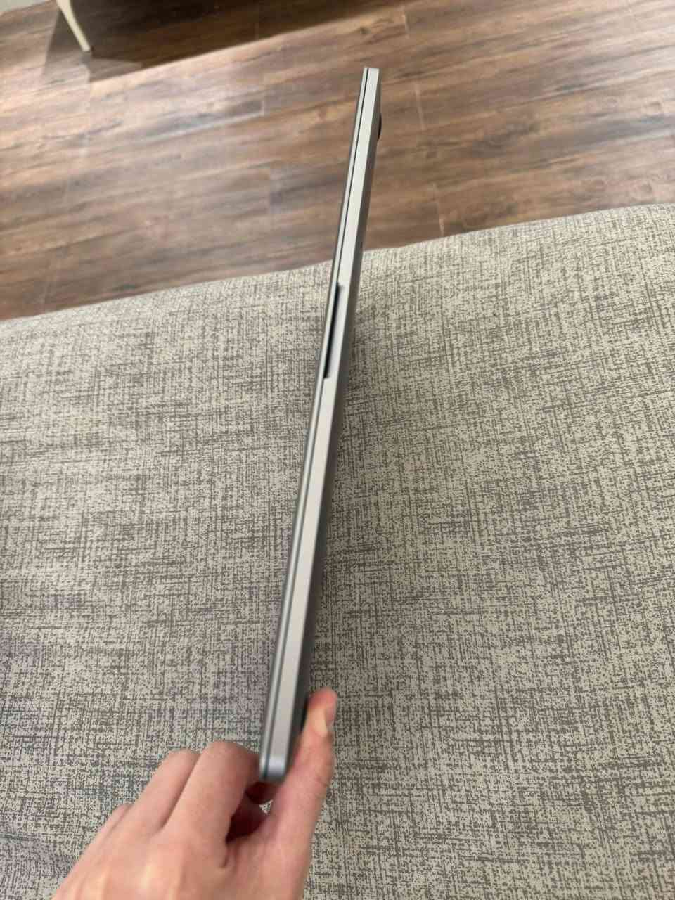 سلام عليكم عندي ماك بوك برو  2018  ذاكرة 512 حجم شاشة 15 انج core i7 الجهاز كامل ملحقات كارتون وشاحنة وكيبل الجهاز اني اشتريته جديد يعني ؏ ايدي الجهاز بحالة جدا جدا نظيفه مابيهة اي نقص واستعمالي الهة بسيط المواصفات موجوده بل صورة (ومو مال بالة) لا اني مشتريهة جديده ؏ ايدي يعني مع الكارتون وكامل ملحقات مكاني بغداد الدورة


**إذا كنت صاحب هذا الإعلان وتريد حذفه لأي سبب، رجاءا أرسل رسالة إلى الدعم الفني**