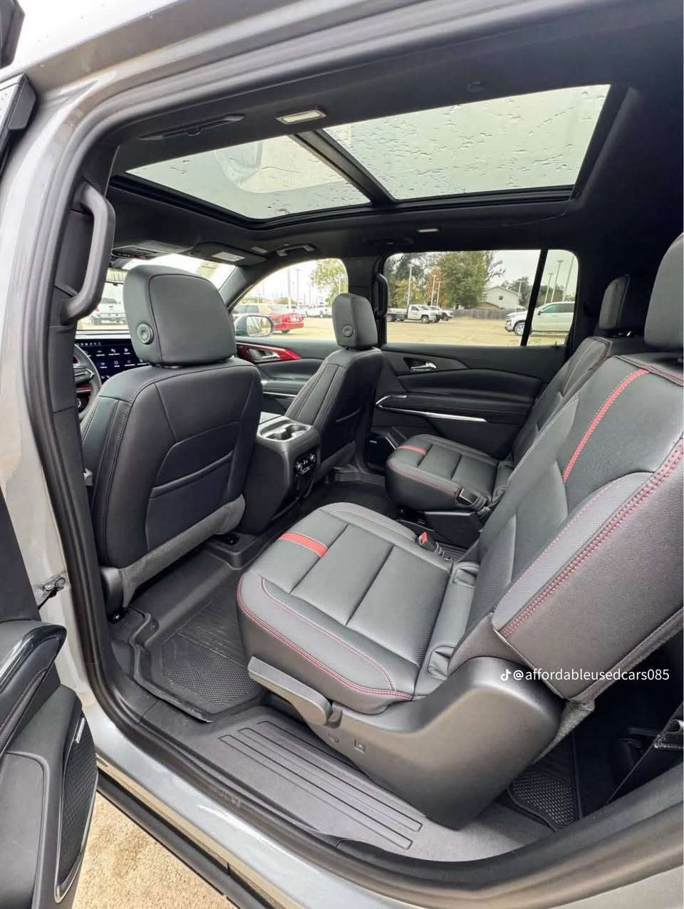 شوفرليت ترافرس R/s 2024
مرقم بغداد شهداء كاملة 
مواصفات 
محرك ..2.5 لتر، 4 أسطوانات، توربو 8A
328 حصان
7راكب 
مواصفات معروفة ..
مقعد الصف الثالث
نظام تثبيت السرعة التكيفي
أبل كار بلاي
كاميرا محيطية 
مراقبة النقطة العمياء
بلوتوث
مقاعد مُدفأة
الدخول بدون مفتاح
مقاعد جلدية
باب خلفي كهربائي
مقاعد كهربائية
مساحات استشعار المطر
مكيف خلفي
بدء التشغيل عن بعد
جاهز للراديو عبر الأقمار الصناعية
فتحة السقف /
حزمة السحب
ميزة نظام الصوت Bose Premium المكون من 12 مكبر صوت
نظام ملاحه 
نقطة اتصال واي فاي وهواي مواصفات 
 سياره جاهزه من كل نواحي مكان سياره بغداد 
رقم هاتف *********** 
سعر 3 شدات 30قفل قفل
