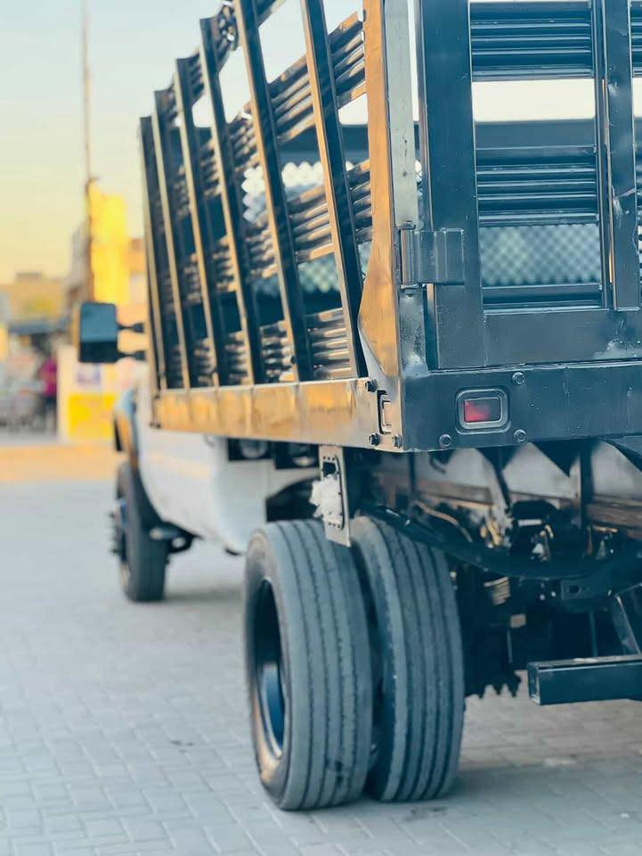 سلام عليكم  سياره للبيع  فورد موديل 2008  نوع F550 محرك  وكير  كفاله  عامه السياره نضيف  تخم تايرات ادامه كامله  باتري جديد داخل نضيف  محرك 10 سلندر السياره      بانزين كير علاك السياره نضيف جداً كمرك مدفوع قرص كامل بس تروح تمشي معامله ينطوك الرقم مكاني الحريه شارع المدارس ***********عارضه ب٩٠وبيها مجال حك الجيه
