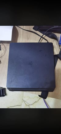 بلايستيشن4 مهكر • 2 جوستك • ملحقات كاملة