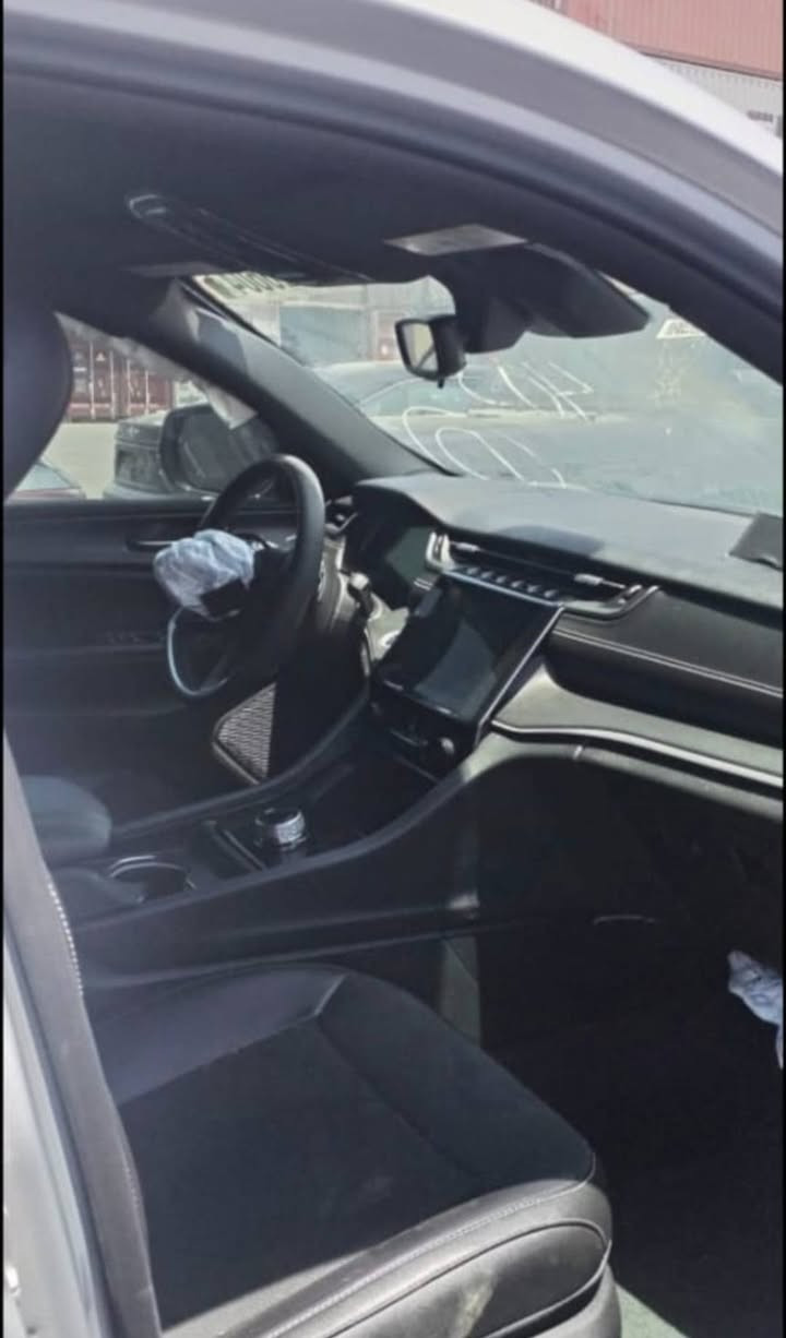 سيارة جيب لاريدوا ما مرقم وكالة موجوده  موديل 23 نص فول بدون فتحه ماشيه 26
خمسة راكب 
حادثها فقط لحيه الدعامية الجوه 
كشنات مخمل تبريد تدفئه وهواي بعد بيها مواصفات السعر 285
وبيها مجال 
مكانها ميسان حي الحسين القديم 
للاستفسار الاتصال على الرقم ***********
