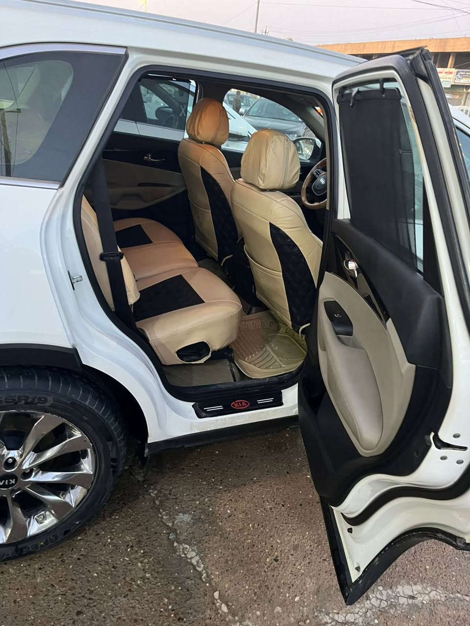 سورنتو خليجي لون ابيض كلين موديل 2018
مكينه 6 سبعه راكب فول مواصفات عدا السلايت سياره مكفوله من الدعاميه للداعاميه 
رقم بغداد شرط التحويل
سنويه 2026 
السعر 225 وبيها مجال بسيط 
للأستفسار الاتصال ***********
