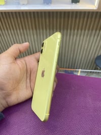 ايفون ١١ العادي لون اصفر ذاكره ١٢٨ GB بطاريه ٧١ بلاديه  شرق اوسط  جهاز...