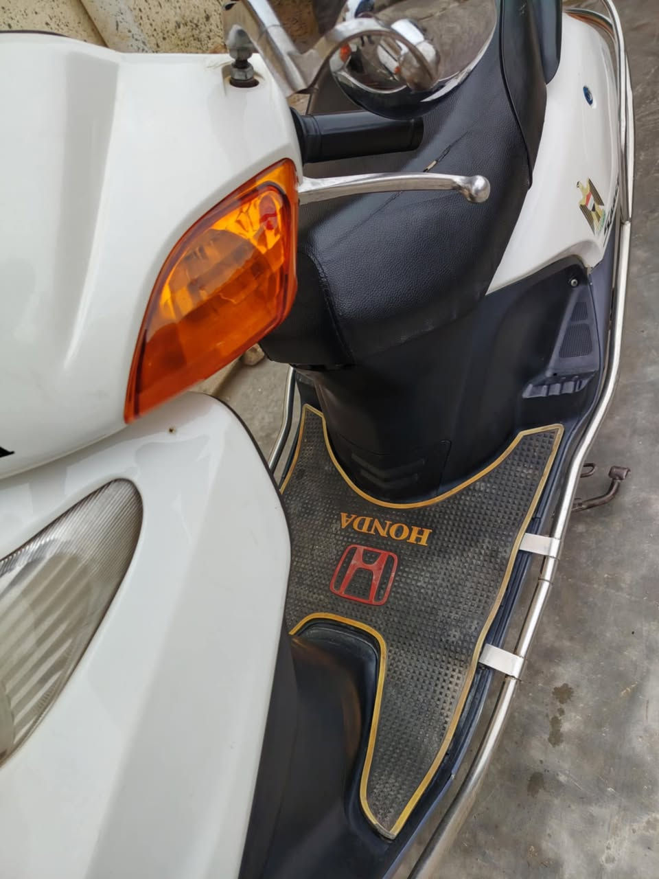 سبيسي ماليزي اخت الربه  سلف وهندر. جنطه تقفل كهربايات كله شغال  دراجه حلوه وناعمه شلعه ومعدل مكاني كوت الفلاحيه السعر 450 وبيه مجال قليل شراي يتصل لايعلق رحمه الولديكم لاتكسر بحلال الناس الاستفسار رقم ***********  دراجه جديده
