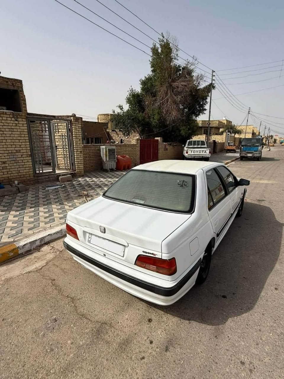 بيجو بارس موديل 2018 بحالة ممتازة
(ملاحظة: الإعلان منشور عن طريق مكلف بالنشر، يرجى التواصل مع صاحب السيارة مباشرة)
📋 معلومات السيارة الأساسية:
 نوع السيارة: بيجو بارس
 الموديل: 2018
 اللون: أبيض
 الرقم: بصرة / مشروع وطني / خصوصي (السيارة باسم مالكها الشرعي وجاهزة للتحويل).
 مكان السيارة: محافظة ميسان / قضاء المجر الكبير.
🛠️ حالة السيارة (بشرط الفحص):
 الكير والمحرك والحدادية: كفالة عامة.
 التبريد: شغال وممتاز.
 الإطارات: طقم (تخم) تايرات جديد.
 الداخلية (الغرفة): نظيفة جداً ومحافظ عليها.
 الغرامات: السيارة مصفرة ولا توجد عليها أي غرامات.
💰 السعر:  (49 ورقة)
📞 للاستفسار والتواصل:
يرجى الاتصال على أرقام صاحب السيارة:
 ***********
 ***********
