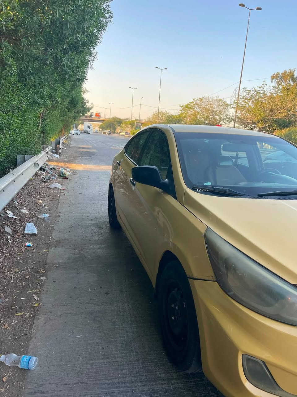 اكسنت موديل ٢٠١٦ محرك ١٦٠٠ منضومه غاز محرك مكفول كير مكفول غرفه جديده ضربتها جاملغ وباب وشويه من باب الخلفي مصلحات نفسهن لباقي كله بلادي سعرها 90$ وبيها مجال مكاني بغداد الفحامه / قرب الجزيره السياحيه /***********
