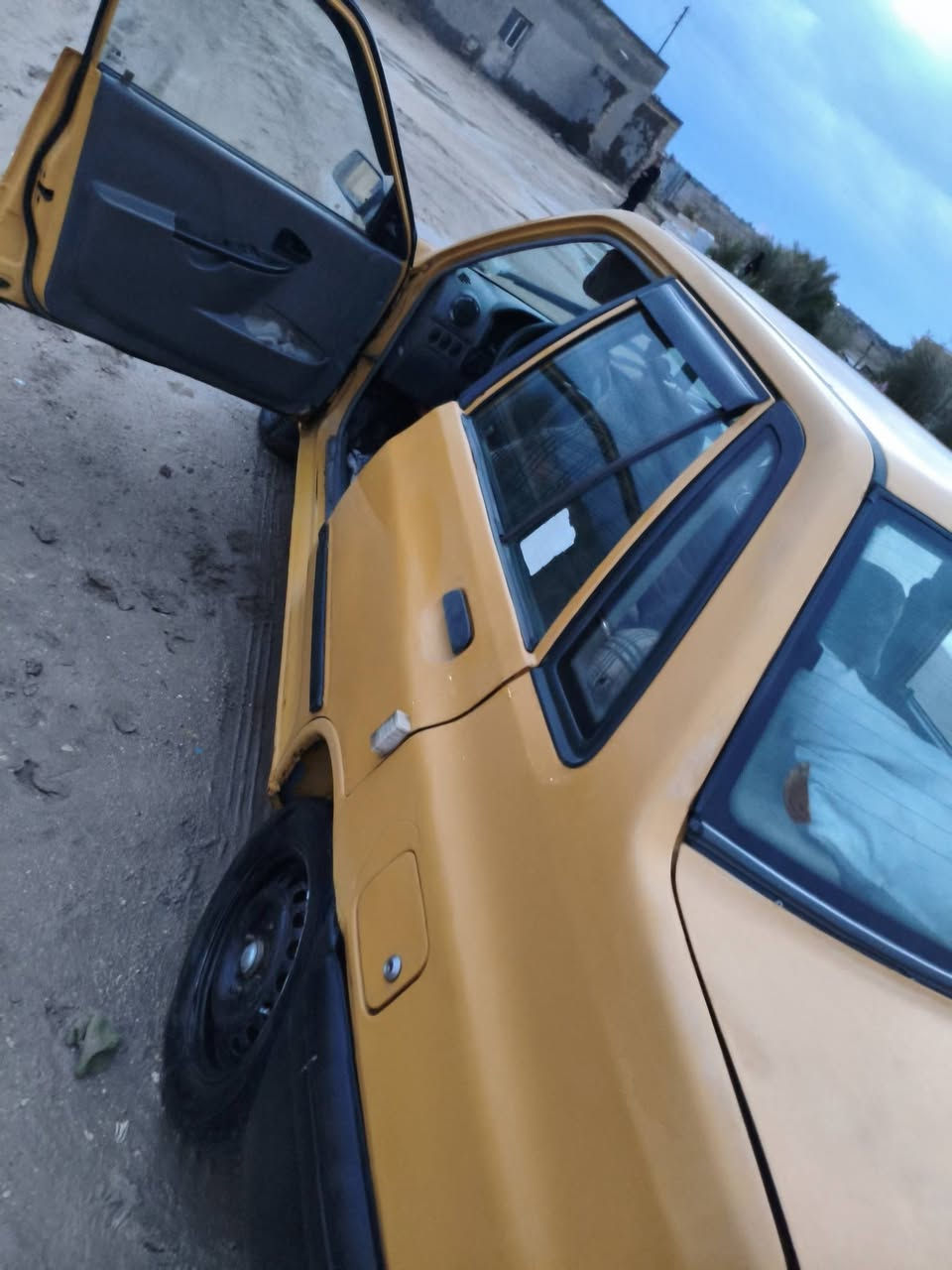 سلام عليكم سياره سايبه البيع سياره نضيف مكفوله من ضربه وتبديل موديل 2012حداديه تواير ارببع جداد مكينه نضيفه شرط كير بس رابع يفلت سياره جاهزه من كلشي رقم الاماني بابل  سنويه ال 27بيه وكاله عامه مداور بسماوه سعر 26 وبيه مجال اتصل ***********
