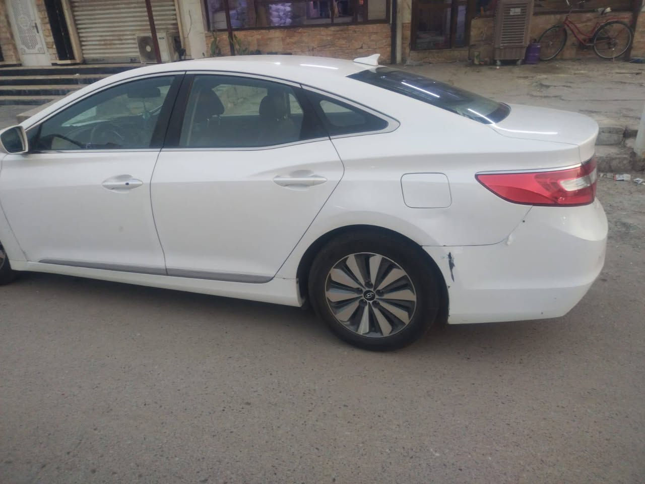 السلام عليكم للبيع ازيرا ٢٠١٦هايبرد هايبرد مكينه ٢٠٠٠ دوش السياره فول موصفات عده الفتحه بصمه كشنات جلد وكهرباء اشير ترحيب تبريد قطعتين سايد بريك بصمه حساس امامي خلفي  السياره حلوه وجاهزه كير مكينه حداديه بطاريات  مكفوله 
سياره وسوناره بلمنشور السعر ٩٨ ورقه وبيه مجال بصيط سياره راقيه وسعره سعر اكسنت للستفسار *********** بغداد الطالبيه بغداد, العراق
