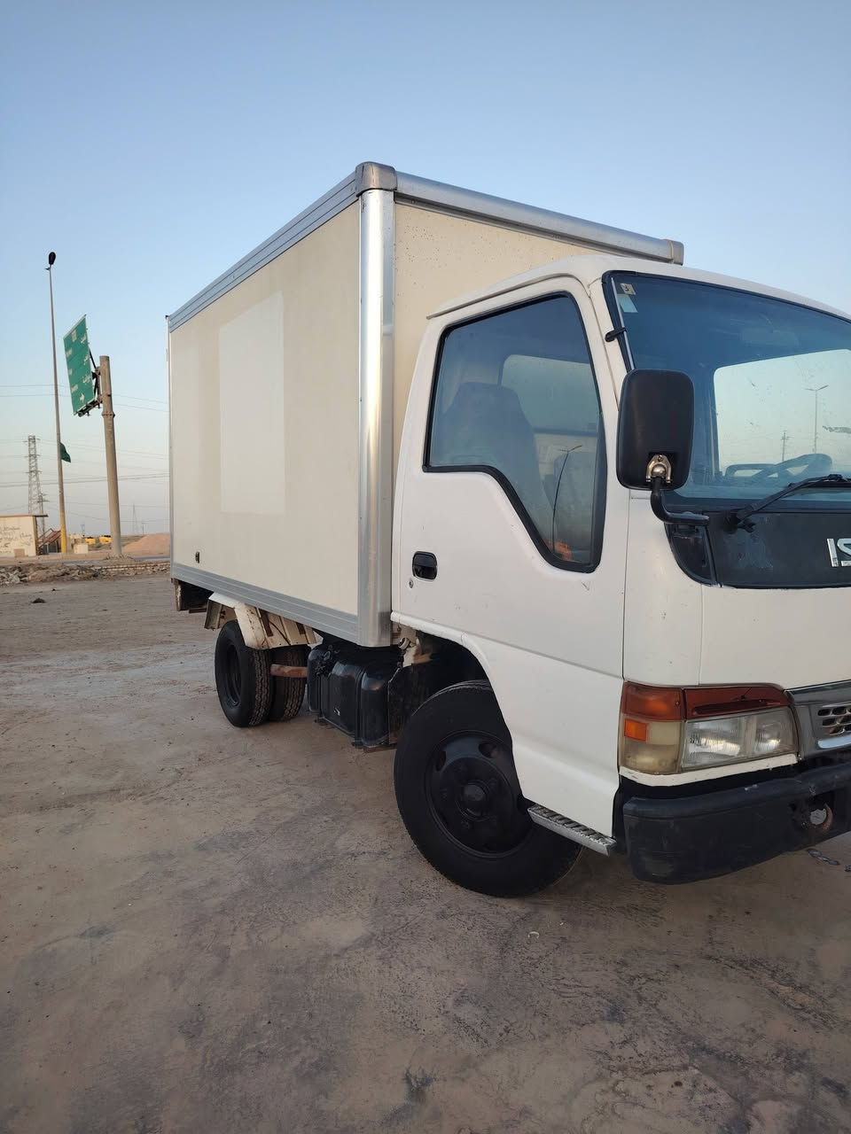 السلام عليكم اخوان ازوزه حافضه مكينه كنتر اربعه اسلندر رقم الماني بصره نضيفه كلش حداديه طخم تاير كهربائيات كلهه شغاله سياره خير من الله مكينه كير اكسل شاصي رقم شاصي كلهم مكفولات مكان السياره ميسان السعر 68  وبيهه مجال للطيبين
***********
***********
