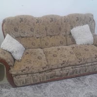 كنب مستخدم • ٨ مقاعد • سعر مناسب