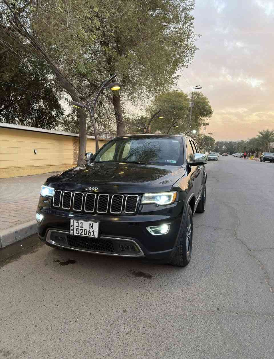 السلام عليكم
جيب شيروكي لمتدد اعله مواصفات بل لمتدد
موديل ٢٠١٩
صور الحادث خاص
السياره بدون ايرباك كفاله
دفع رباعي
فتحت سقف
لون اسود 
رقم بغداد جديد
سياره داخلها  جلد اوف وايت بحالة ممتازه 
تدفه +تبريد+خزن للكشن 
ستيرن تدفئه
شاشه جبيره
نضام لايكو 
ماوس 
سماعات الباين
كشافات ضباب لزنون
تشغيل عن بعد 
صندق كهرباء 
مرايه تعتيم ذاتي 
نضام الملاحهGps
منضومة زنون بلاديه 
ويل ١٨ 
سياره نصبتها احلى من الصور 
مناقصها برغي 
السعر ٢٤٠ بيه مجال
مكان السياره بغداد الكاضميه 
الرقم ***********
