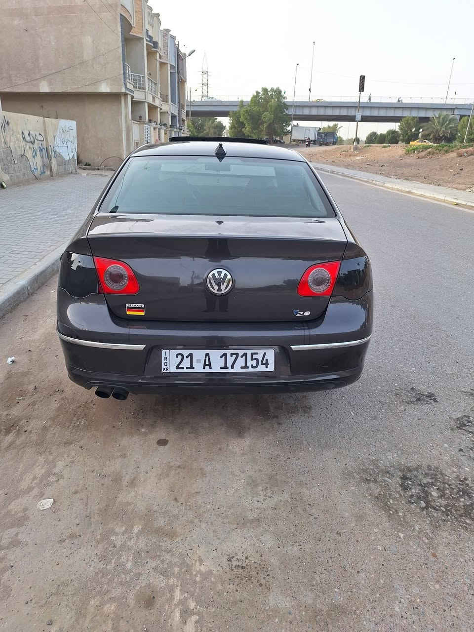 فولكس واگن الماني باسات  موديل 2010
رقم سليمانيه
 تشغيل بصمة 
هاندبريك بصمة 
تدفئة + تبريد  حساس فوليوم مناخ منفصل 
كاميرا بلادي
حساسات خلفي و امامي
شاشة 
مراية شفط + هيتر + تعميم 

كشنات جلد  كهربائي + هيتر 
لايت زينون بلادي 
اوتو بارك
اوتو هولد
مثبت سرعة 
كير 6 نمره مرغوب اوتو + عادي 
كير ومحرك وتبريد وكهربائيات كلها بشرط 
ويل 18 بلادي 
باتري وتايرات كلها جدد
بيها شوي صبغ بلباب الخلفي   
السعر 85
للستفسار ***********
مكان السيارة بغداد الحريه
