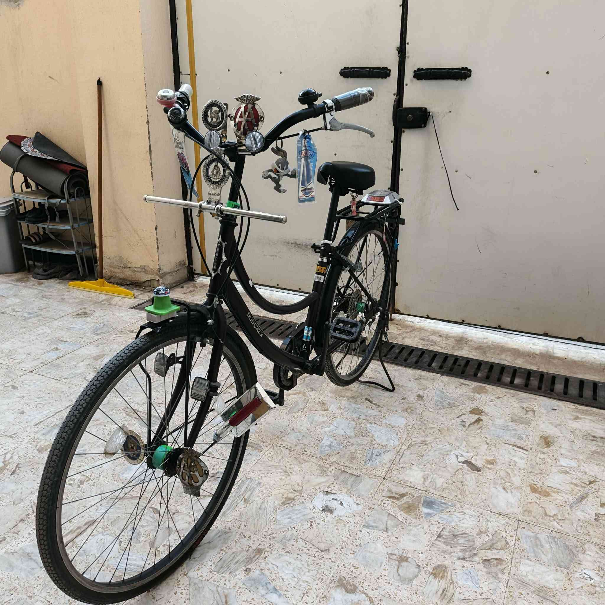 السلام عليكم بايسكل للبيع ياباني باله حجم ٢٦ جديد مابي شخط بايسكل ماركه بايسكل كير 6 نمر حساس بايسكل كامل وسيبايه عضميه  مكفول من شخط السعر( 130)وبي مجال بسيط (ابيع بدون غراض) مكان بغداد الزعفرانيه شارع البطل اتصال خاص او***********
