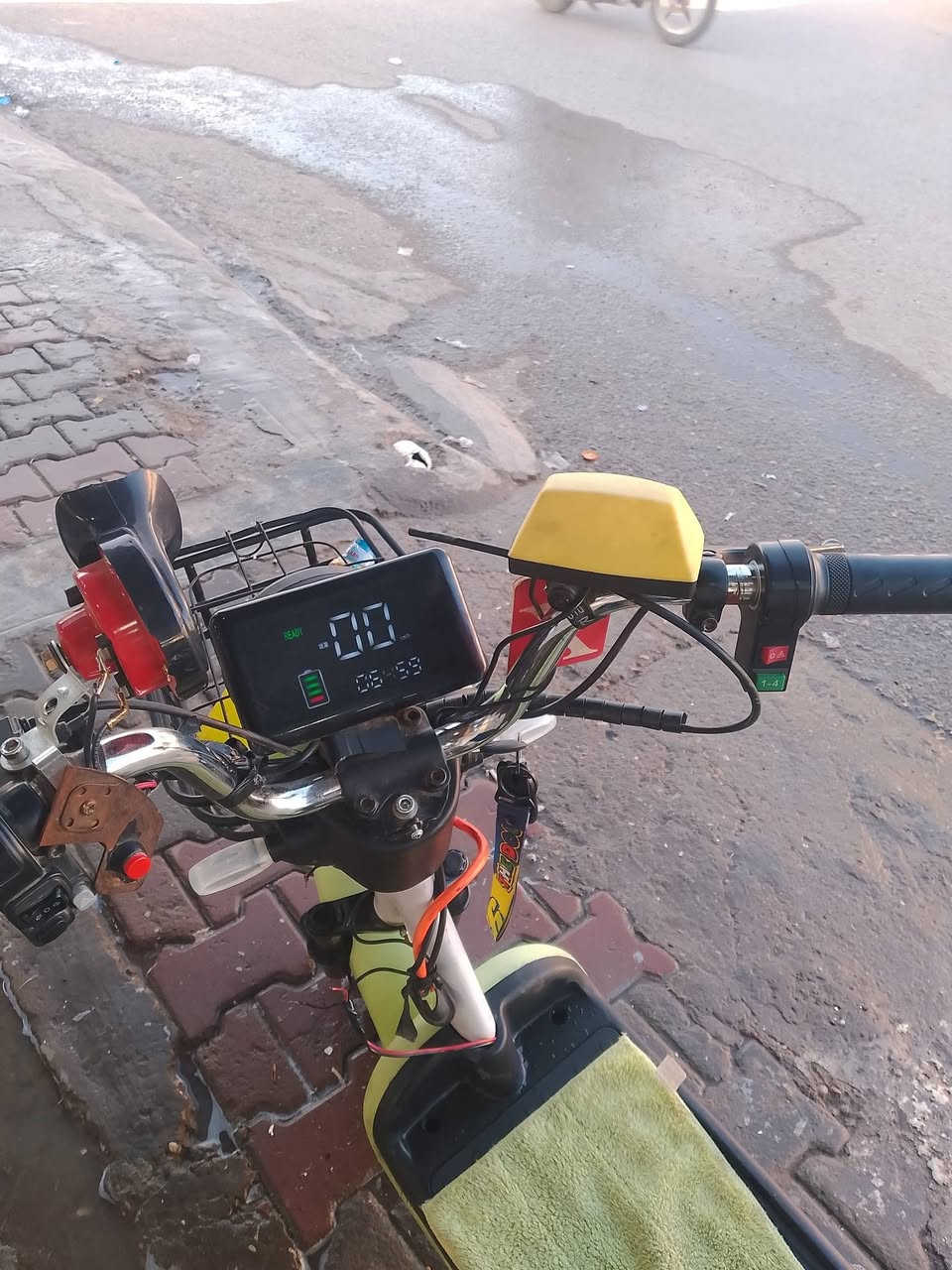 سلام عليكم عندي ماطور شحن البيع ماطور نضيف بصمات ثنين ومفاتيح 3 سعر 250وبي مجال الرقم الهاتف ***********
