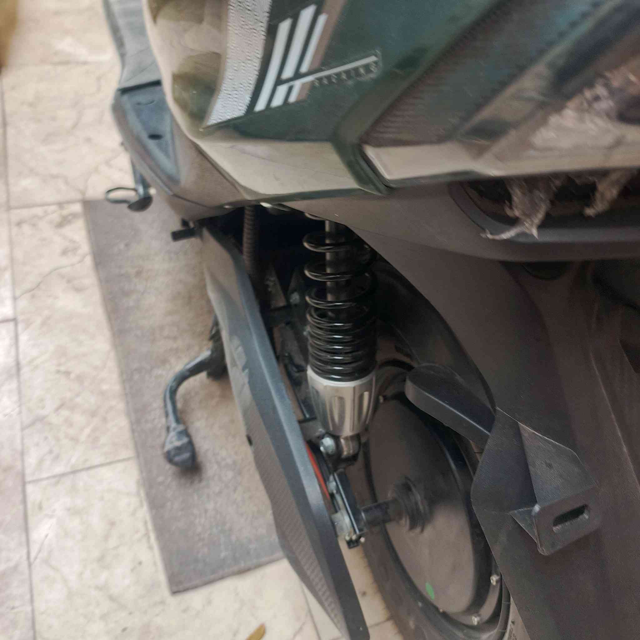 من رخصة الأدمن........
عندي دراجة شحن جديدة وبيها مواصفات مثل نظام الرجوع الى الخلفR ونظام 3سرع ورايدها 750 للجادين فقط ورقم الهاتف ***********
