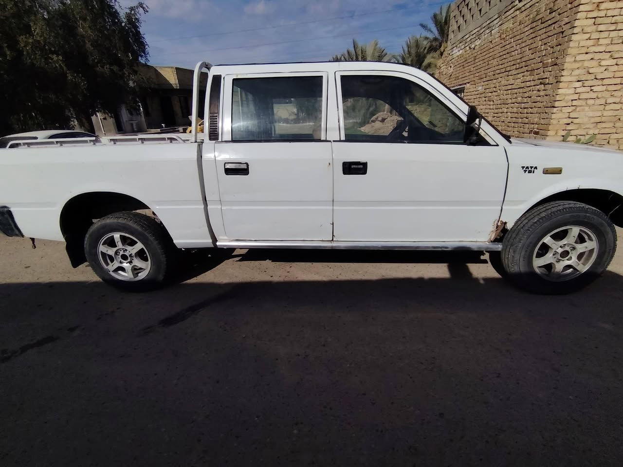 السيارة تاتا موديل 2001
محرك بطة
كير أوتوماتيك
قديمة بس تمشي وما بيها مشاكل كبيرة
السيارة باسمـي رسمياً رقمه قادسيه ابيع احول بسمك 
السعر مناسب وقابل للتفاوض ويا الجاد سعره ٢٤ ورقه
📞 للتواصل: اتصال أو واتساب ***********
