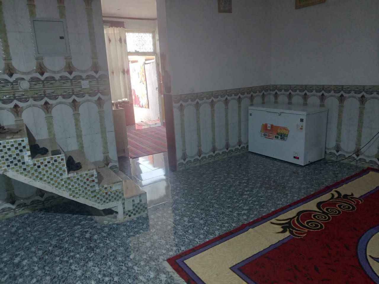 بيت حي كريم الزراعي مساحة ١٥٠م بناء بلوك يتكون من مضيف وغرفتين نوم وصالة ومطبخ وحمام وصحيات خارجيه اتصال على الرقم ***********مراجعة مكتب مسعودي موشراي لايعلق رجاء
