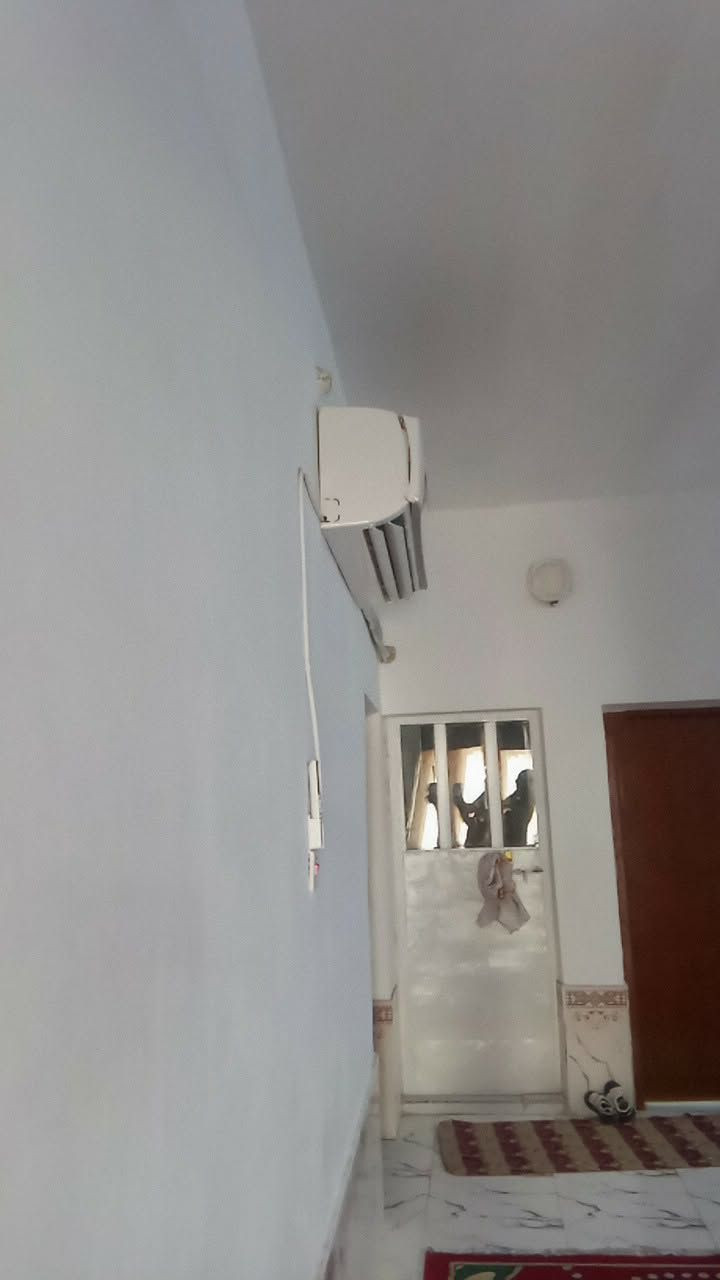 السلام عليكم 
معروض للبيع دار سكن ( زراعي) في منطقة ال نياز على النهر الحلو 
بناء حديث طابوق عكاده طابق واحد (٢٠٠) م
يحتوي على 
استقبال وصاله ومطبخ 
وغرفة نوم عدد (٣) 
وصحيات داخلية وخارجية 
للاستفسار الاتصال واتساب ***********
مكتب المدار الذهبي للعقار
