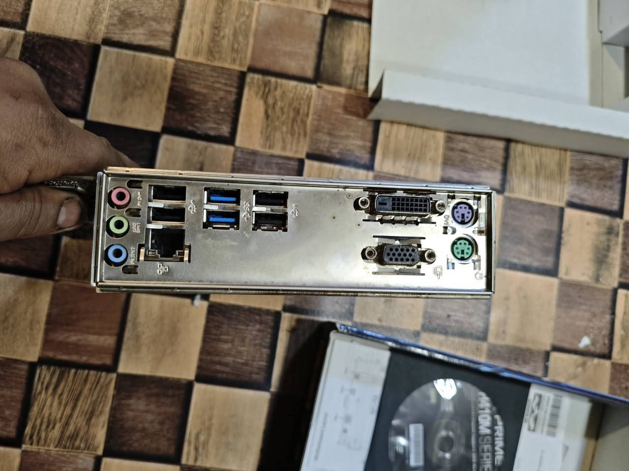 مذر بورد كوراي الجيل العاشر
اسمه PRIME H410M-K
بدون معالج بس مذر بورد 
سعره 75 الف 
مكاني البصره الزير المربد الجديد 
رقمي ***********
