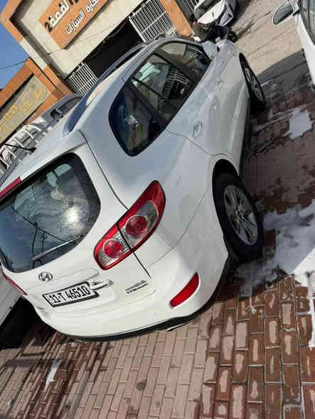 سنتافي موديل 2011  شركة العامة خليجية بيها صبغ بس شبر بل جاملغ الخلفي موضح بل صور والباقي مكفول مكينة 6 سلندر 3500. 7 راكب 3 قطع تبريد تحكم ستيرن جيهتين فتحة سلايد ويل كب فراشة وبيها مواصفات أكثر مكينة وكير خير من الله صدر امامي وخلفي جدد تبريد ثلج تخم تايرات جدد رقم بغداد الدولي الجديد ماشية 98 سعر 163 وبيها مجال للشراي للستفسار *********** عنوان بغداد البلديات
