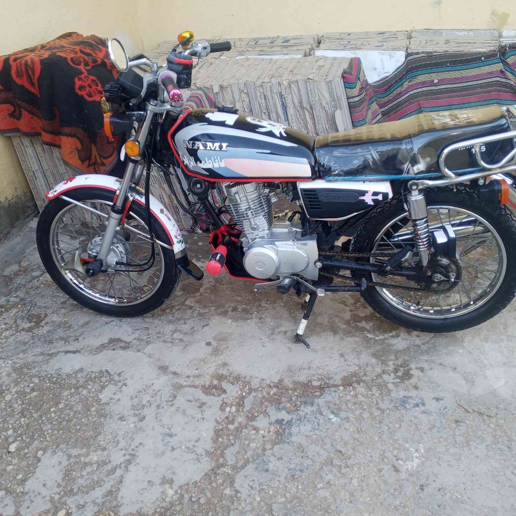 السلام عليكم دراجه اربعه قير موديل 19 محدثه 25 اوراق اصولي خمس ورقات السعر 850 وبيها مجال للشراي ***********
