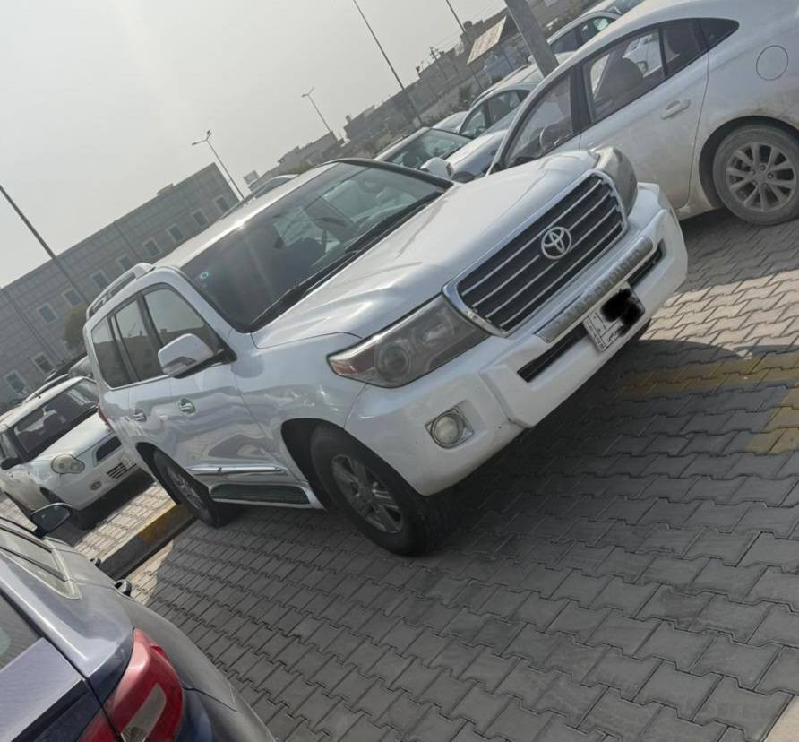 للبيع لاندكروز مديل 2008 أصل بليته وسنويه خليجي محدثه 15 سياره بانزين محرك 6 سلندر كير عادي سياره مصبوغه حزام أثر شيل الخطه كفاله من الضربه موصفات 3 بصمات تبريد قطعتين ثلاجه رقمه كربلاء مشروع وطني بأسم راعيه تحويل ثاني يوم السعر 220 ورقه وبيه مجال الشراي يتصل مكانه البصره وبغداد *********** .
