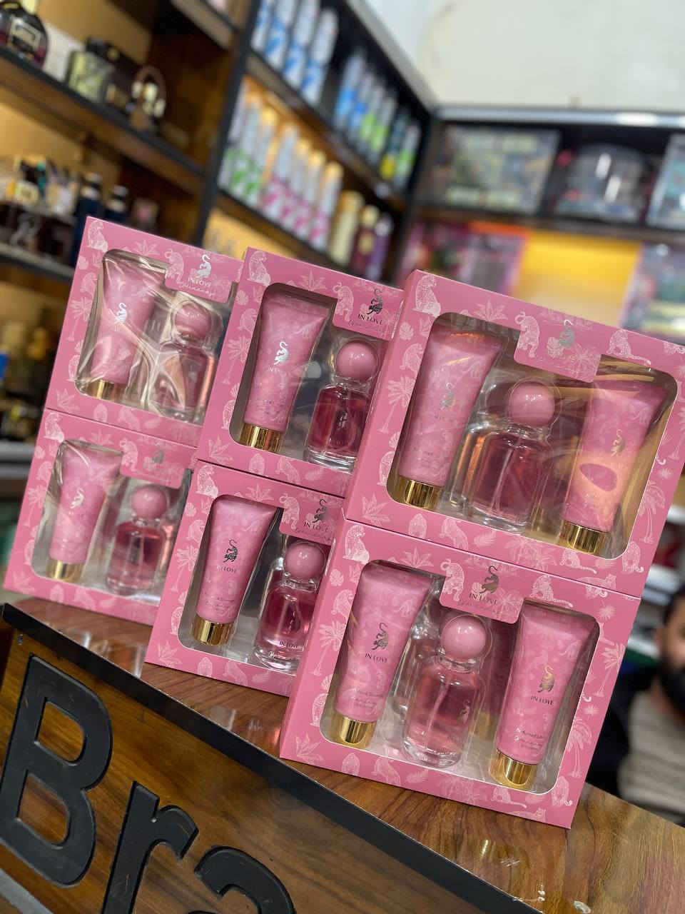 "🎀🔔 هدايا راس السنة  🎁🎁
كل لحظة تستحق هديه وفرنالك
 عطور __هدايا ___واكسسوارات___حقائب___عدسات
مكياج__ غسولات للجسم والبشرة__ ساعات__ تغليف هدايا 

وكل هاذالدلال والجمال وتوصيلكم مجاني 😉🥇
أسعار انسب من الكل لدلالكم وجمالكم😘🥺

رقم والصفحه للحجز راسلوهم للاستفسار عن الاسعار
حجز واتساب ***********
بسماية براند للعطور والهدايا  اومراسله الصفحه
