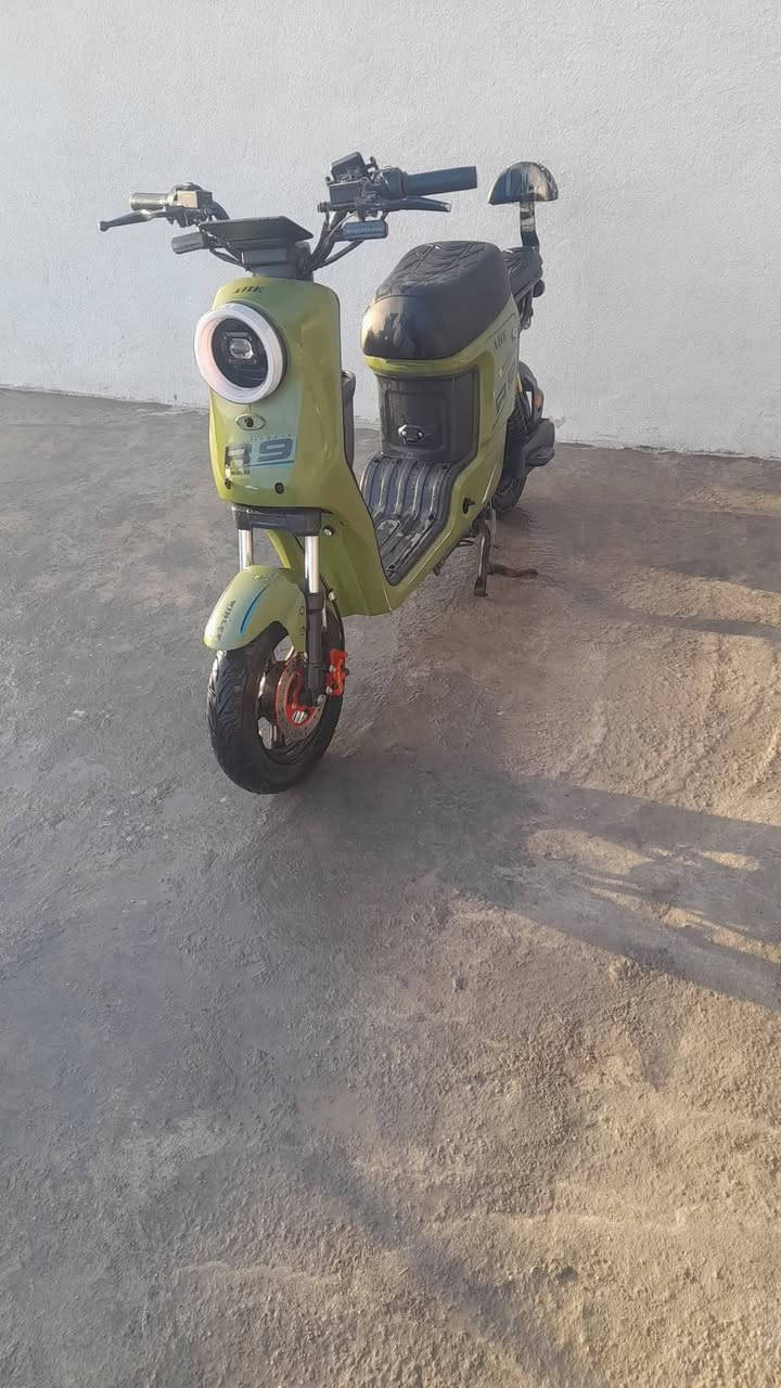 سلام عليكم دراجه شحن ار ٩ جديده جديده جديده كلش ستخدم قليل جاهزه مجهزه مابيه كل نقص مكانه البصره زبير سعره ٣٦٥  رقم هاتف ***********
