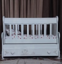 سرير طفل • دوشك • نظيف