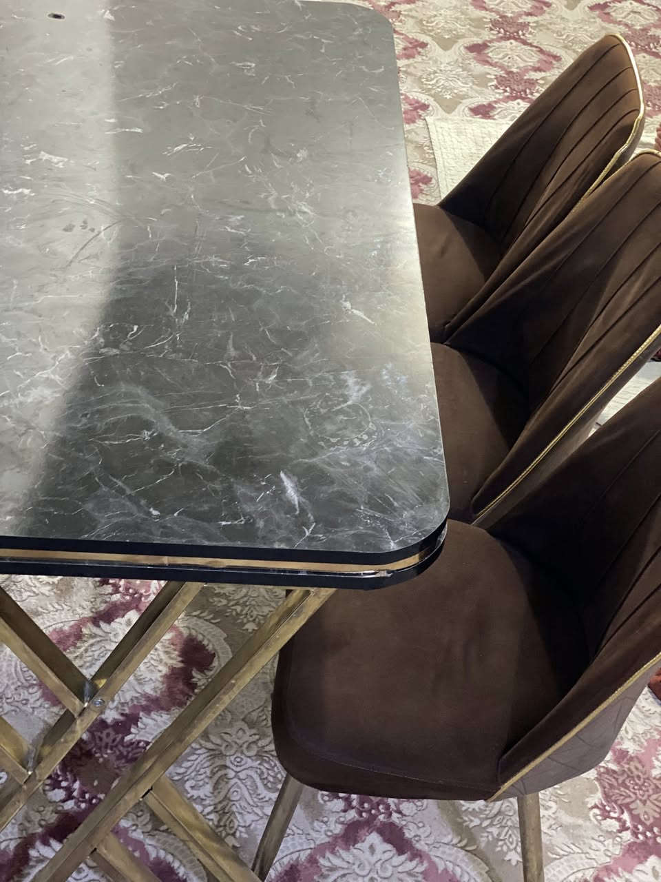 ميز طـــعام 🌭
لــــلـــبـــيــع✅ 
عـــدد الـكـــراســي ( 6️⃣ )
كــراســي كـلـه جــديــده ✅ 
كـــلشــي مــابــي لا كــسـر .. ولا فــطـر..✅
  كله جديد 🆕✅ 
مــــكــانــــــــي النـجـف الاشــرف ✅.            

 شــارع المــطـار مـقابــل الــرادار✅ 
رقــمـــي  *********** ✅ 
بي واتساب
