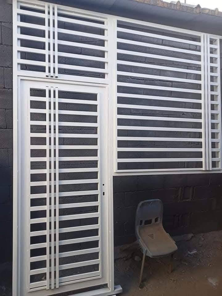 ### **العنوان (Title):**

**كادر حدادة عامة وجملونات - تنفيذ في جميع المحافظات**

---

### **الوصف (Description):**

**شغلنا يتكلم عنا!** ⚒️🇮🇶

هل تبحث عن الدقة والمتانة؟ كادرنا المتخصص في أعمال الحدادة الإنشائية والفنية مستعد لتنفيذ كافة طلباتكم بأعلى المواصفات وبأسعار تنافسية.

**✅ خدماتنا تشمل:**

* **جملونات وهناجر:** قاعات، مخازن، سياج أمني، وسقوف كيربي.
* **أبواب وشبابيك:** موديلات مودرن، ليزر، وحمايات أمنية متينة.
* **حدادة عامة:** مظلات سيارات، سواتر، وأعمال الصيانة.

**لماذا تختارنا؟**

* **التغطية:** نصلكم في **جميع المحافظات**.
* **الخبرة:** صورنا المرفقة هي جزء بسيط من أعمالنا الحقيقية في المواقع.
* **الالتزام:** دقة في المواعيد وسرعة في التنفيذ.

**📍 الموقع:** جميع محافظات العراق
**📞 للتواصل المباشر (اتصال + واتساب):** [***********
