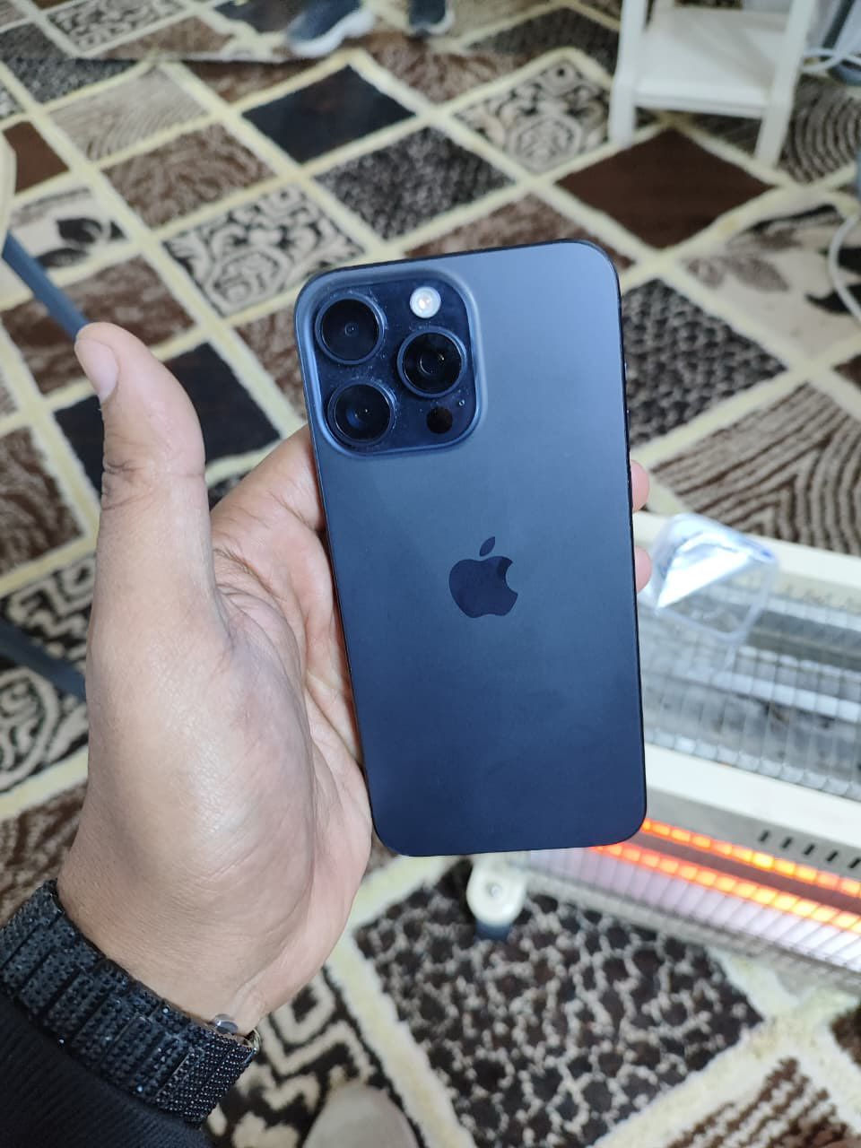 يالله. 🧡

ايفون. 15. برو ماكس. بلادي. الجهاز. كلش كلش نضيف كامل ملحقاته
ذاكره. 256. 
بطاريه. 86. 
نضافته. مليار. شخط مابي. 
للبيع 
السعر. مليون. و100 الف دينار. فقط وبي مجال قليل. 
عنواني. فلوجه. 
للأستفسار.***********
***********
