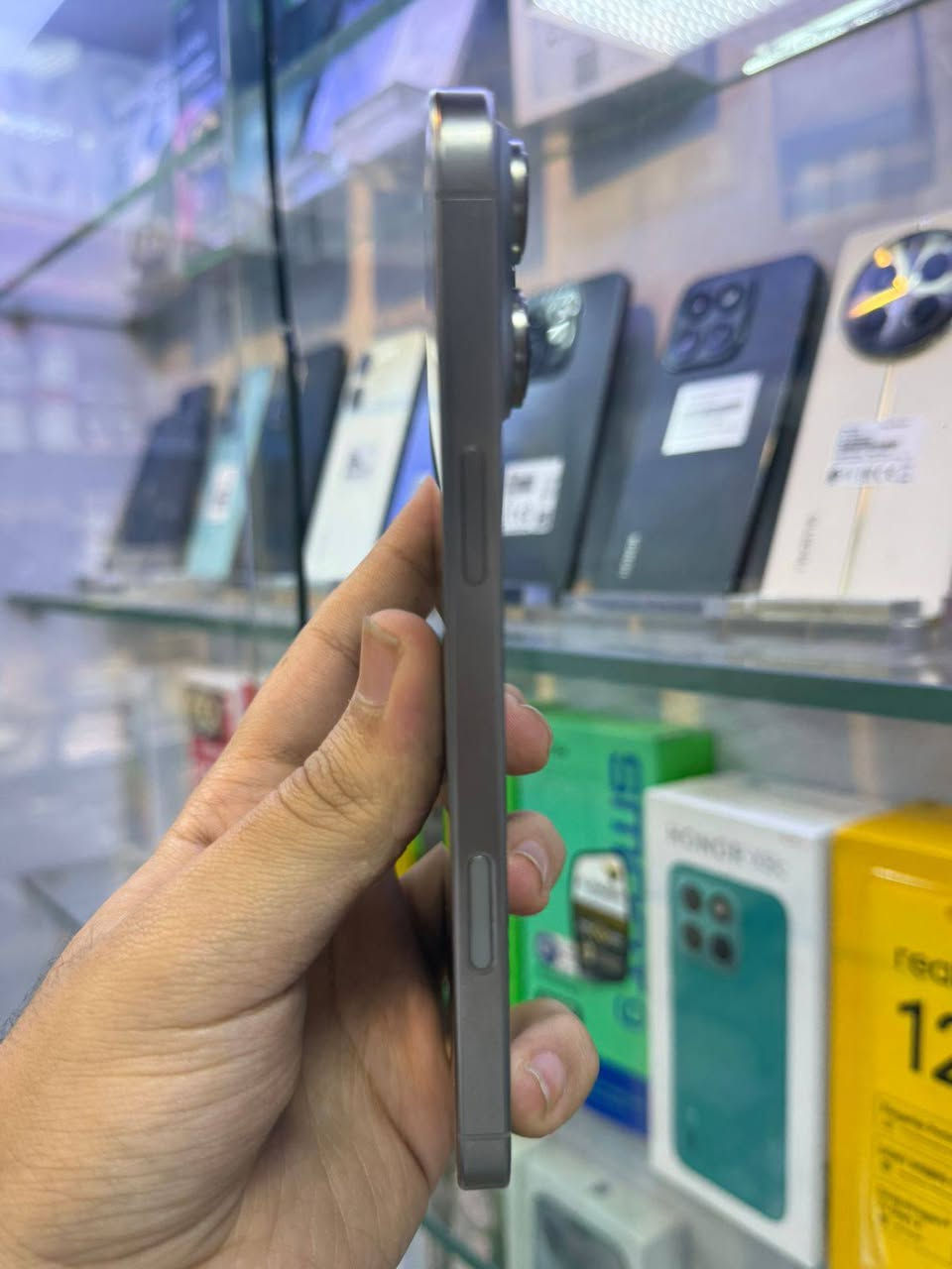 iPhone 16 pro max
بدون اي تصليح او تبديل   ✅

بطارية   ‎%‎93  ✅

ذاكره     256   ✅

نموذج  M 

ضمان لمدة 5 ايام من تاريخ الشراء✅

العنوان - الصالحيه - كرادة مريم 

للتواصل خاص او واتساب 

***********
