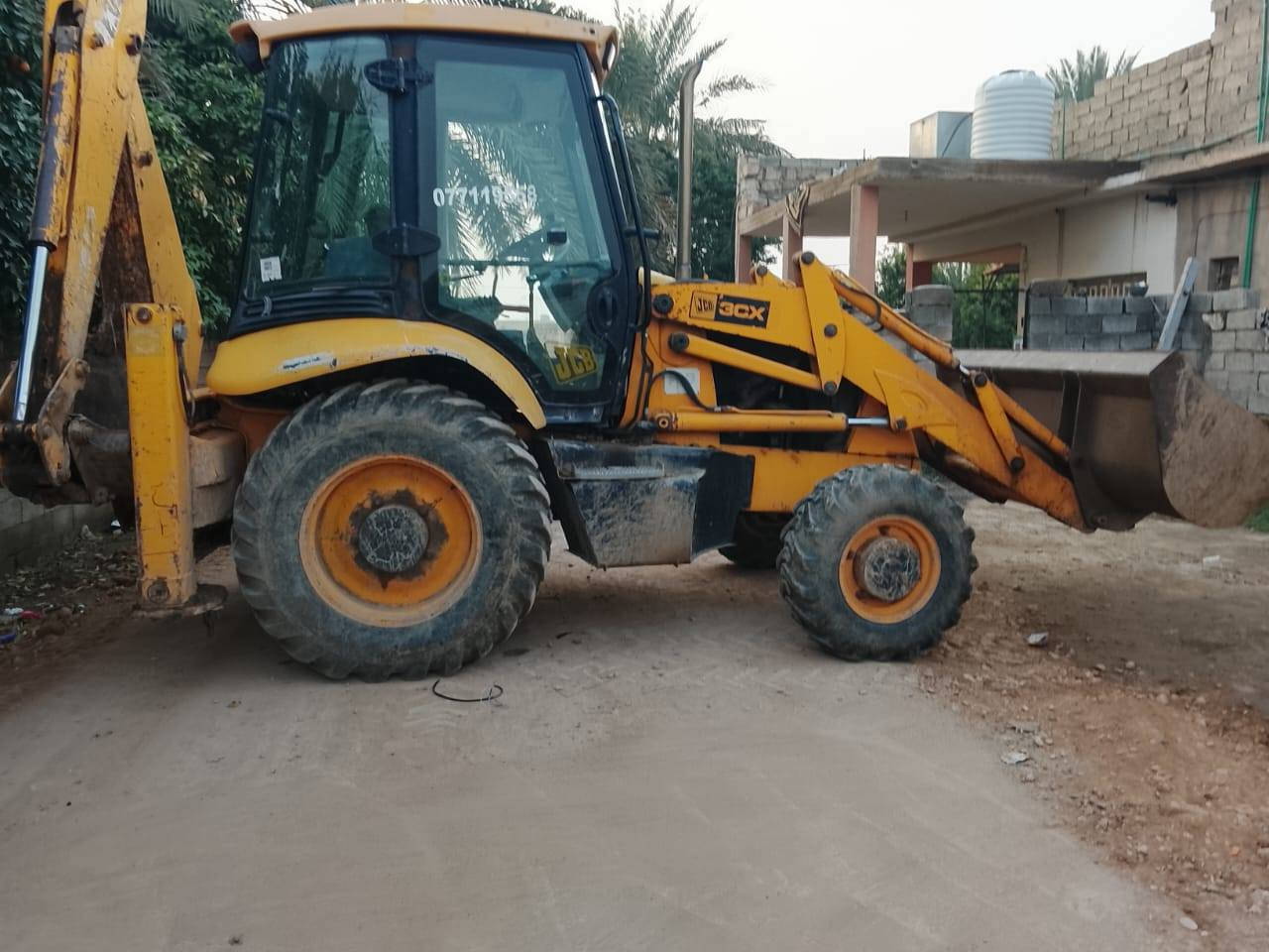 حفارة موديل 2002 فول عادي مكفوله من كير ومحرك ومضخه رقم بصرة شرط التحويل السعر 165 وبيهة مجال بصيط ***********
