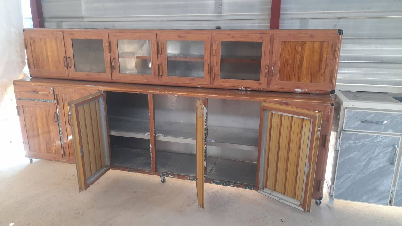 كاونتر المنيوم الأصلي سعودي
قطعتين طول ثلاث أمتار 
بسعر 325 بي مجال 
الرمانه الحويجه 
***********
