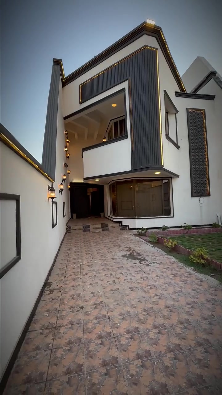 🔴 فرصة مميزة لامتلاك منزل فاخر في اليرموك

إذا كنت تبحث عن السكن المريح في أحد أرقى أحياء بغداد، فهذه فرصة تستحق الاهتمام.

📍 الموقع: اليرموك
📐 المساحة: 370 متر
📏 الواجهة: 9.70 متر
🛋️ الدار مؤثث بالكامل وجاهز للسكن فورًا

✨ مميزات العقار:
✔️ تصميم عملي بمساحات واسعة ومريحة
✔️ تأثيث كامل يوفر عليك الوقت والجهد
✔️ موقع هادئ ومناسب للعائلة
✔️ قريب من الأسواق والخدمات والطرق الرئيسية
✔️ خيار مثالي للسكن الراقي أو الاستثمار المضمون

📞 للتفاصيل والمعاينة تواصل معنا الآن...
***********
***********

#عقارات_العراق #اليرموك #بغداد #ريلز_عقاري #عقار_تجاري #مكاتب_للايجار #فرصة_استثمارية #مشاريع #رجال_اعمال #استثمار #عقارات_اليرموك #بيع #بيع_و_شراء_العقارات #نادي_اليرموك_الترفيهي #عقارات_بغداد #شراء #مكاتب_عقارية #عقار #اراضي_للبيع #مقاولات #اليرموك_4_شوارع
