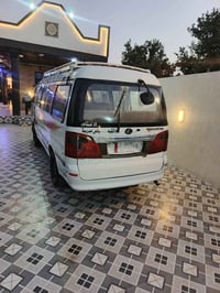 فتون 2010للبيع مكينه واكسل مكفولات السياره بيها ضربه باب سلايت السعر 5...