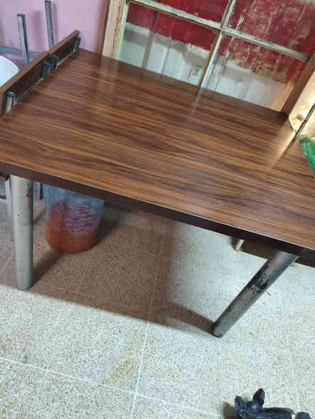 ميز مع / 8/ كراسي للبيع موصل حي سومر للاستفسار اتصال على / ***********
