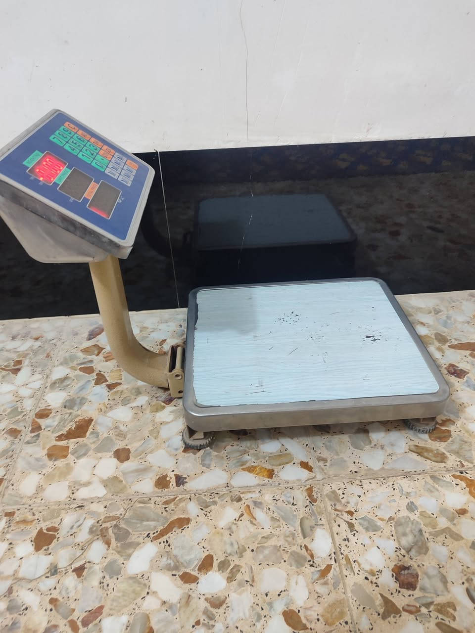 سلام عليكم ميزان للبيع جديد 
نوعيه زينه الله شاهد سعر بلاش 35 مكاني نجف هاذه رقمي ***********
