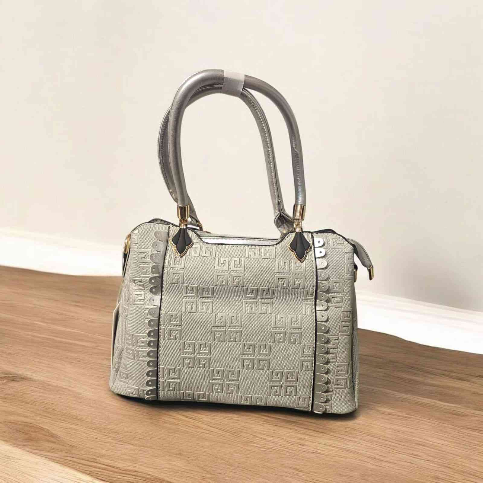 حقيبة كوالتي عالي 
جلد طري 💯💯
خمس الوان 
موديل روعة ونازك 

⭕ العنوان موصل حي المهندسين مول قوارير
      الطابق الثاني 

⭕يوجد توصيل داخل الموصل 

⭕هاتف ***********

⭕هاتف ***********
