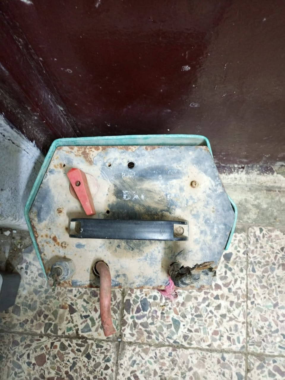 ماكينة لحام للبيع مالت الوالد
قديمة تشتغل بس متروكة الي مهتم يقيمها بما يرضي الله غير متواجد على الفيسبوك ***********
