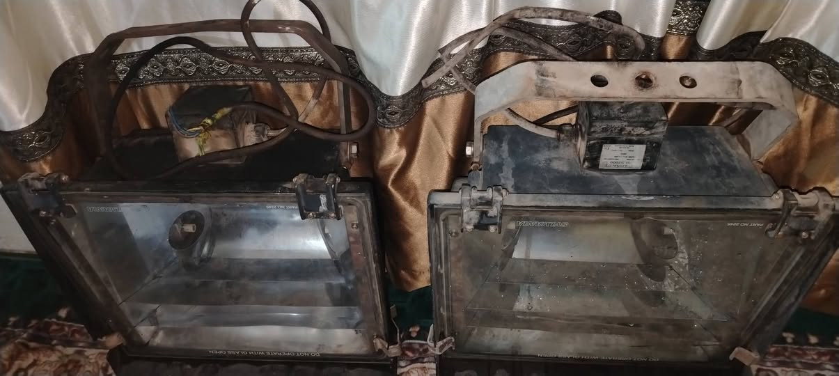 السلام عليكم ابلاجكتورات ابو الشاحنه عدد اثنين كبير الحجم بدون مصابيح فقط بلاجكتورات نضيفات للبيع سعر تواصل على الرقم  ***********
