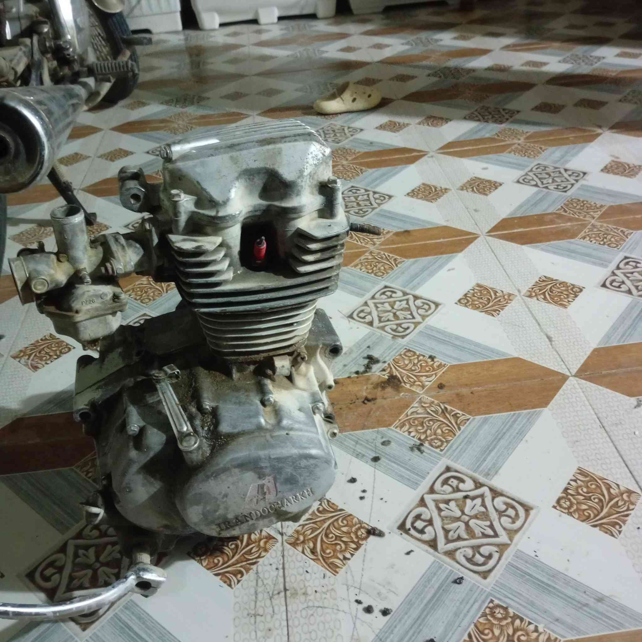 محرك ارشه شغال عوزه بس جبنه طاكه ب70وبي مجال 
***********
